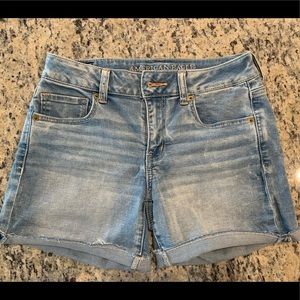 AE lighter wash midi shorts size 8